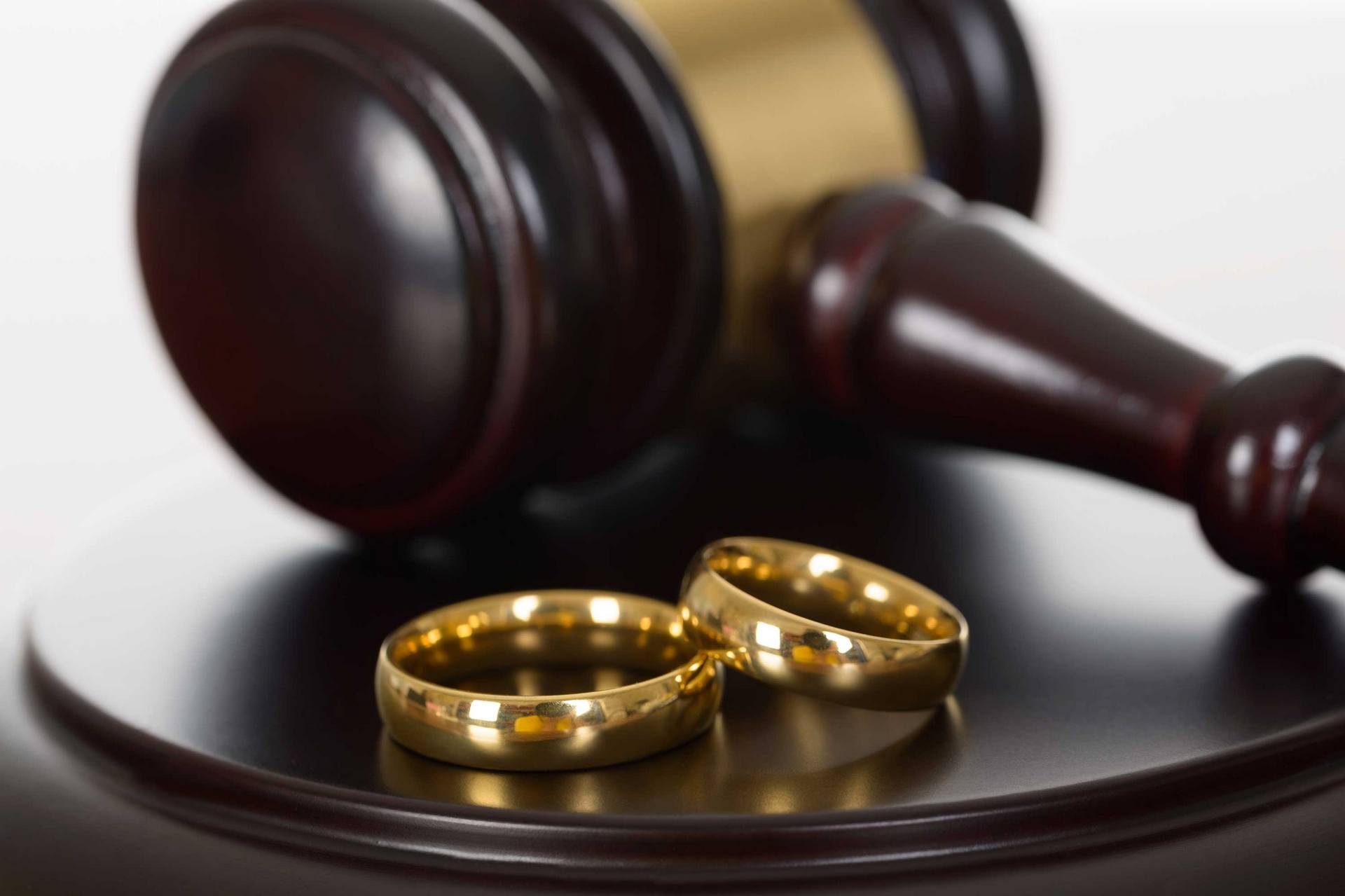 ВС пояснил порядок признания долговых обязательств одного из бывших супругов общими обязательствами пары